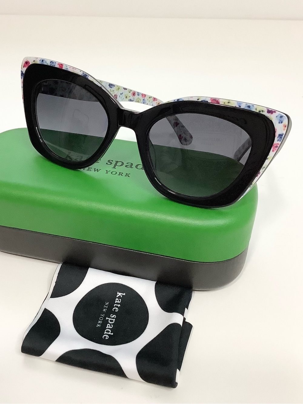 NWOT kate spade Marigold /S Black Cat-Eye Sunglasses with Floral Trim